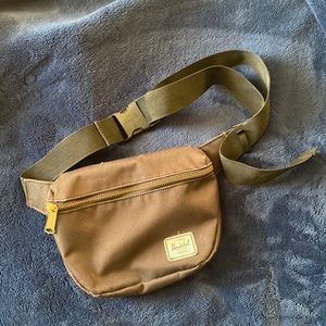 Herschel black fanny pack